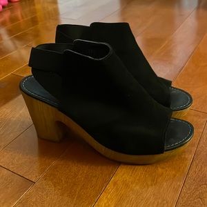 Kenneth Cole Reaction Healed Clogs